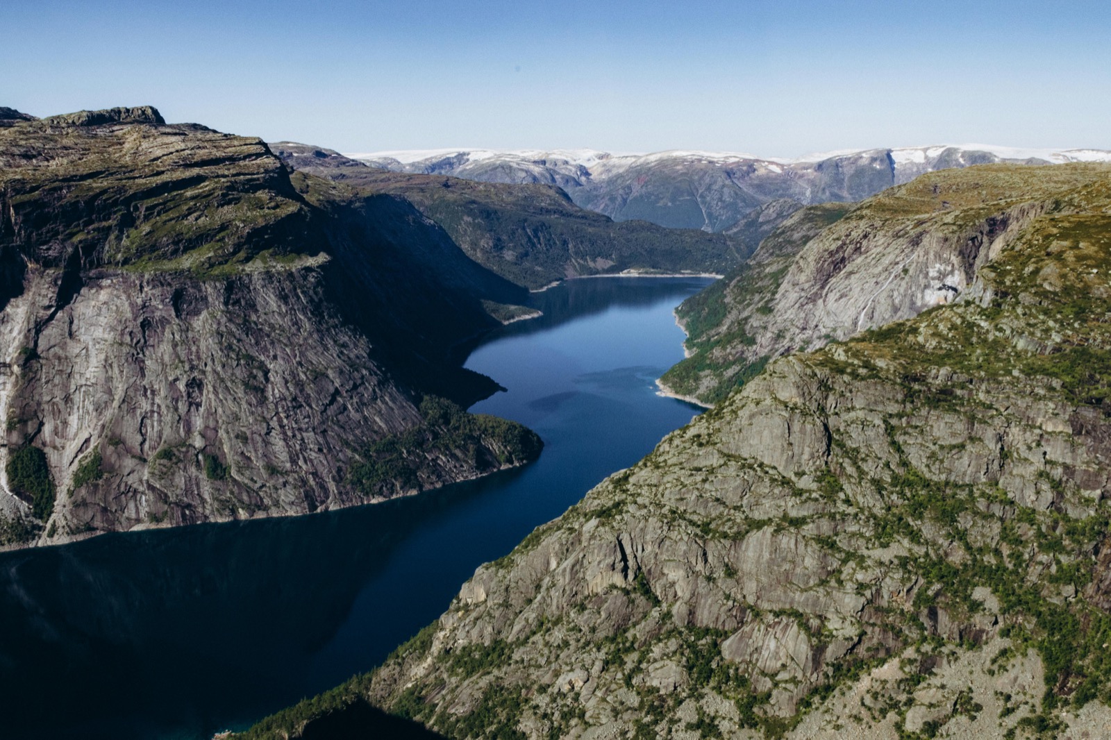 Open mountain terrain above the Sognefjord on the Bergefjellet route