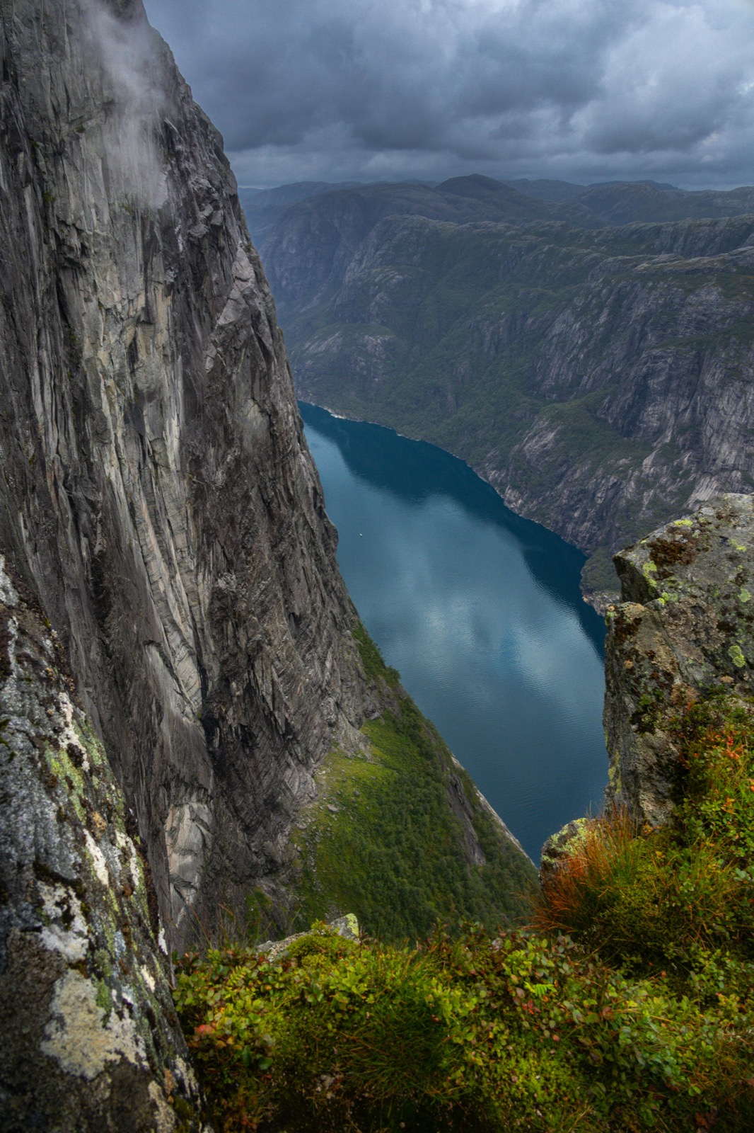 Ridge trail on Kraftruta — The Power Route above the Sognefjord